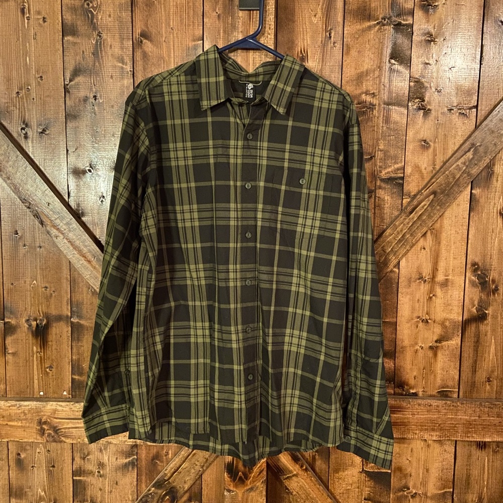 NWOT Mountain Hardware button up
